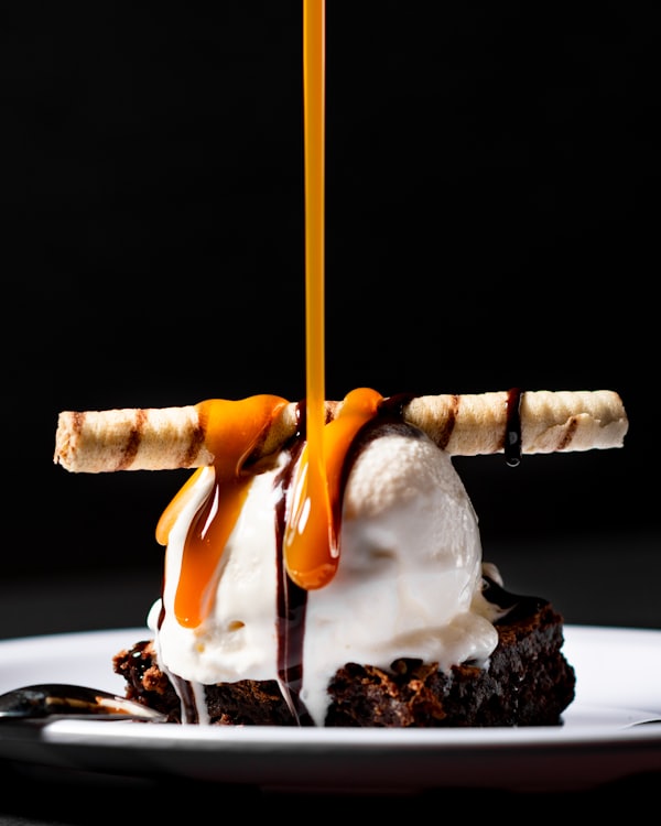 Illustrative dessert post