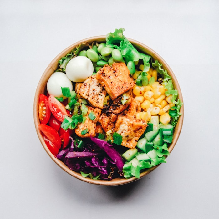 Illustrative salad bowl post
